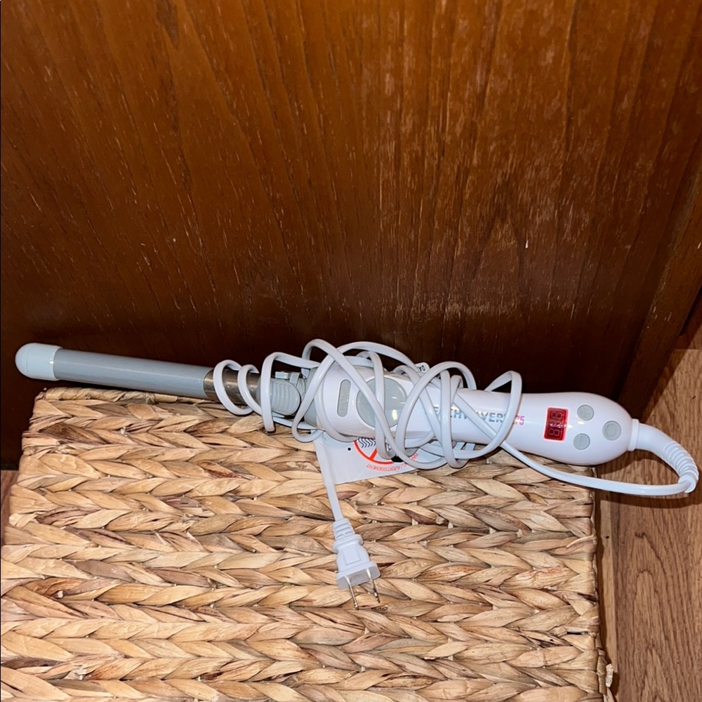 Beachwaver White Curling Iron S.75